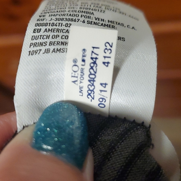 American Eagle Striped Grey and Black Crop Top Woman's Size Small - Picture 7 of 7